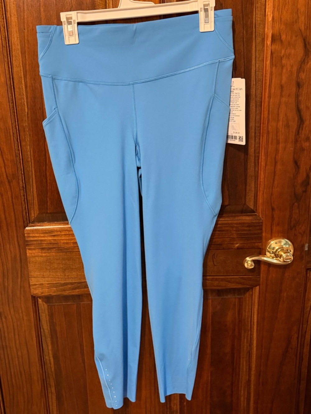 Lululemon Fast and Free HR Tight 25” with pockets. Women’s size 12